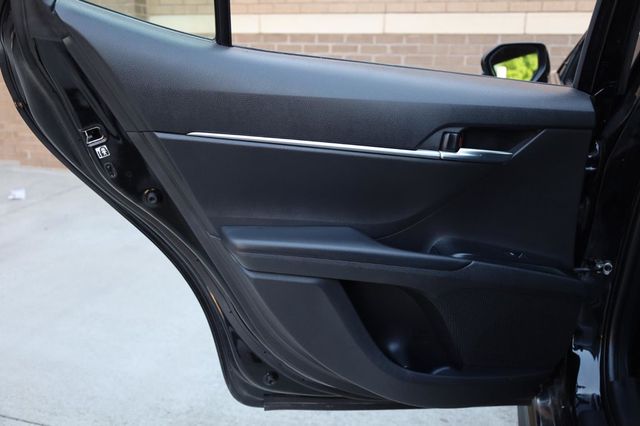 2018 Toyota Camry SE - 23017376 - 17