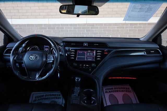 2018 Toyota Camry SE - 23017376 - 29
