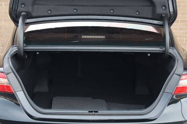2018 Toyota Camry SE - 23052455 - 10