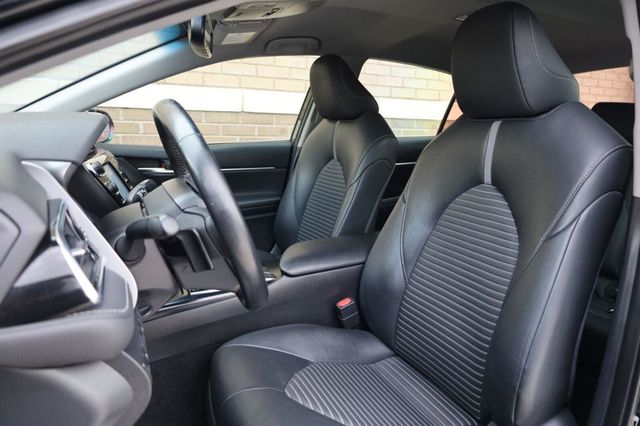 2018 Toyota Camry SE - 23052455 - 14