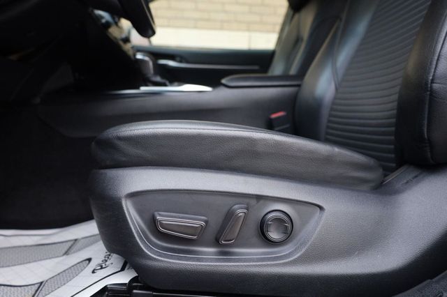 2018 Toyota Camry SE - 23052455 - 15