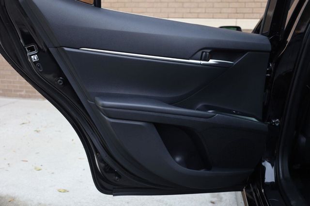 2018 Toyota Camry SE - 23052455 - 16