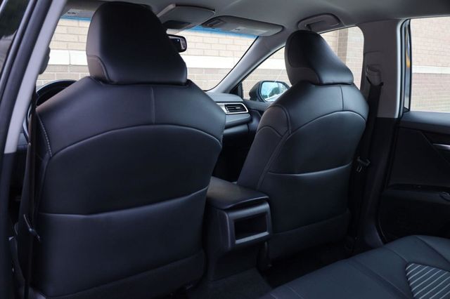 2018 Toyota Camry SE - 23052455 - 17