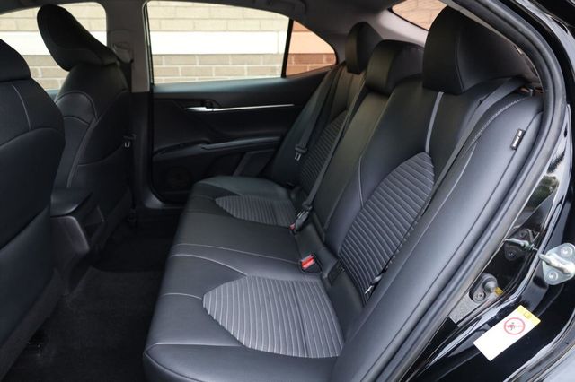 2018 Toyota Camry SE - 23052455 - 18