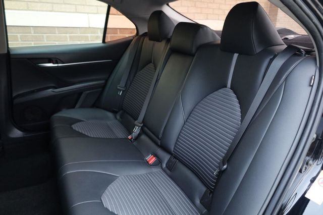 2018 Toyota Camry SE - 23052455 - 19