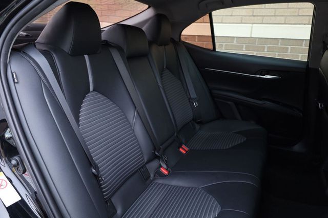 2018 Toyota Camry SE - 23052455 - 21