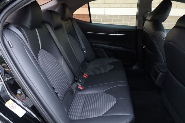 2018 Toyota Camry SE - 23052455 - 22