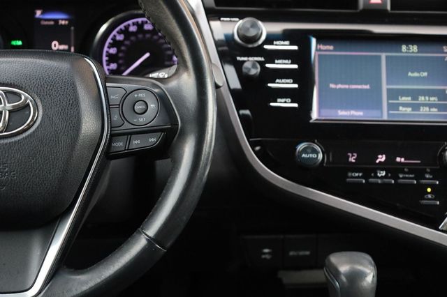 2018 Toyota Camry SE - 23052455 - 30