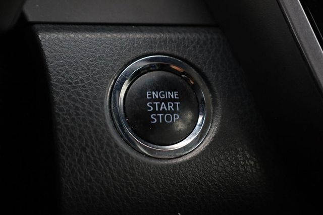 2018 Toyota Camry SE - 23052455 - 31