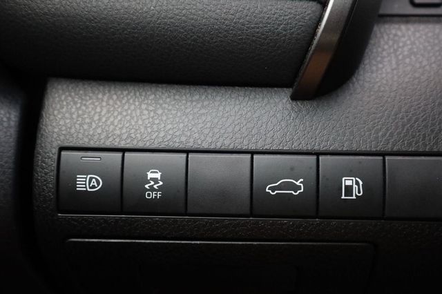 2018 Toyota Camry SE - 23052455 - 33