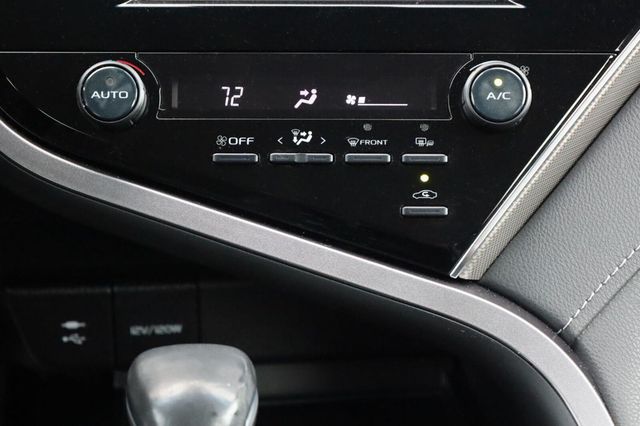 2018 Toyota Camry SE - 23052455 - 38