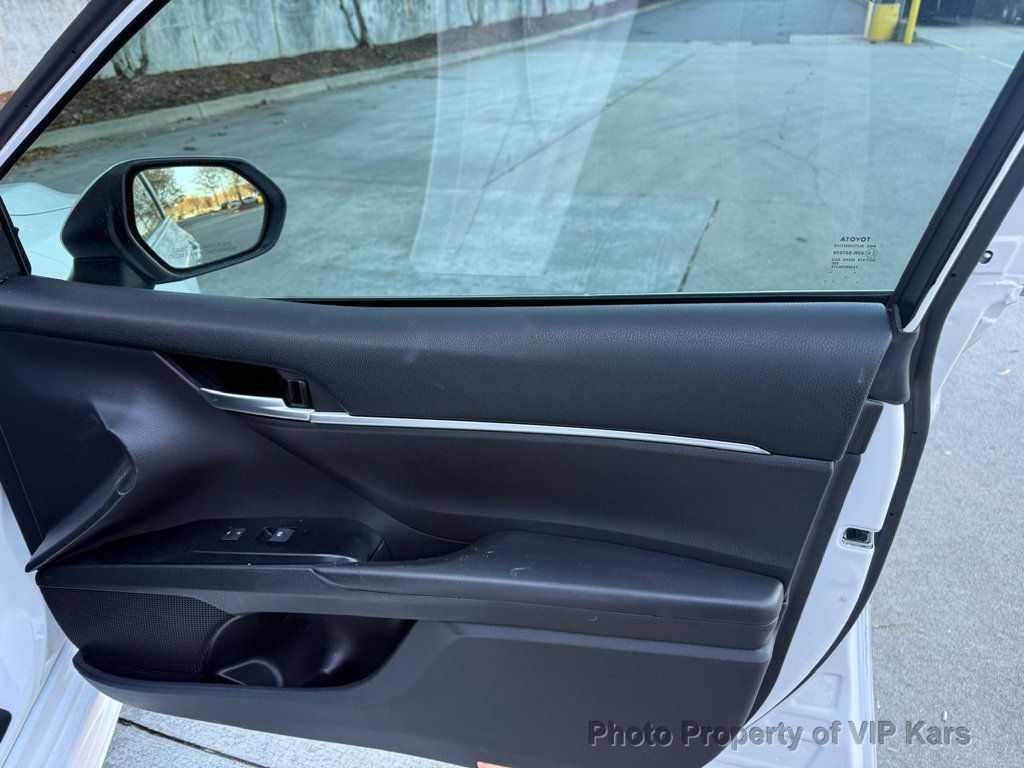 2018 Toyota Camry SE Automatic - 22962440 - 11