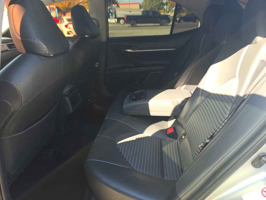 Toyota Camry photo 10
