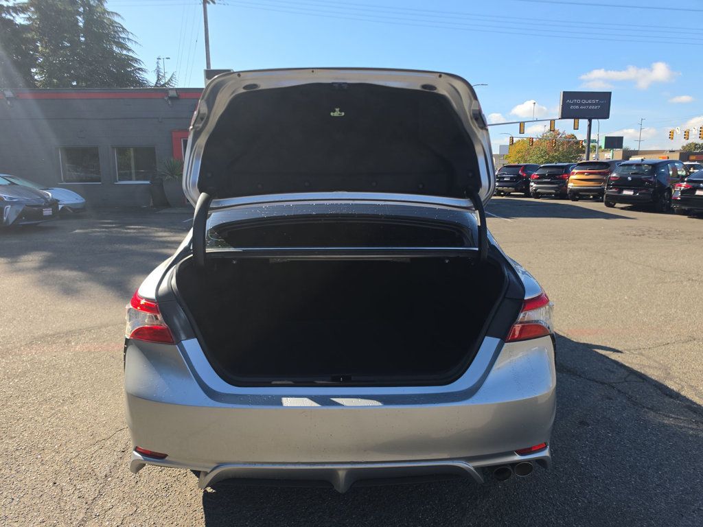Toyota Camry photo 11