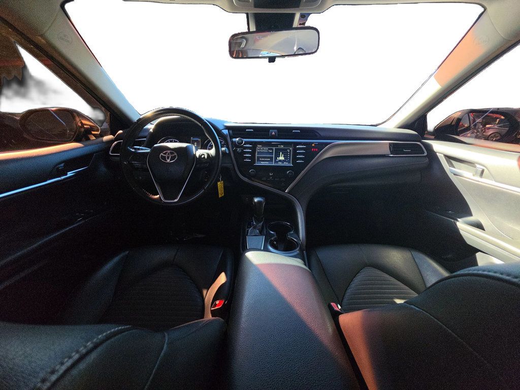 Toyota Camry photo 12