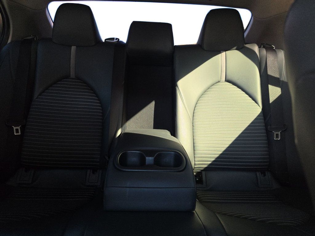 Toyota Camry photo 13