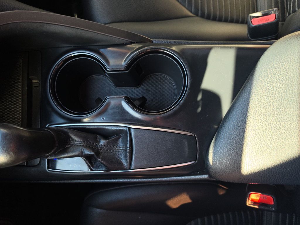 Toyota Camry photo 15
