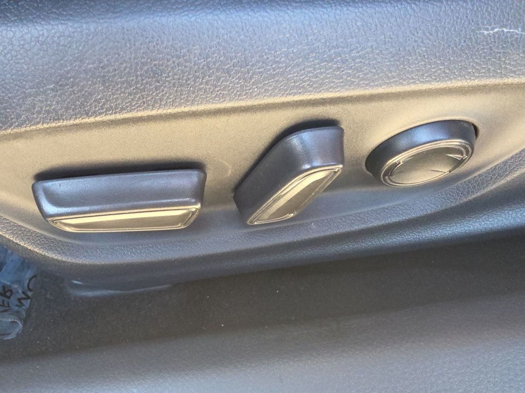 Toyota Camry photo 17