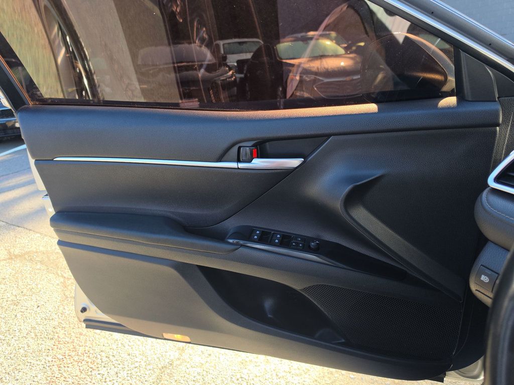 Toyota Camry photo 18