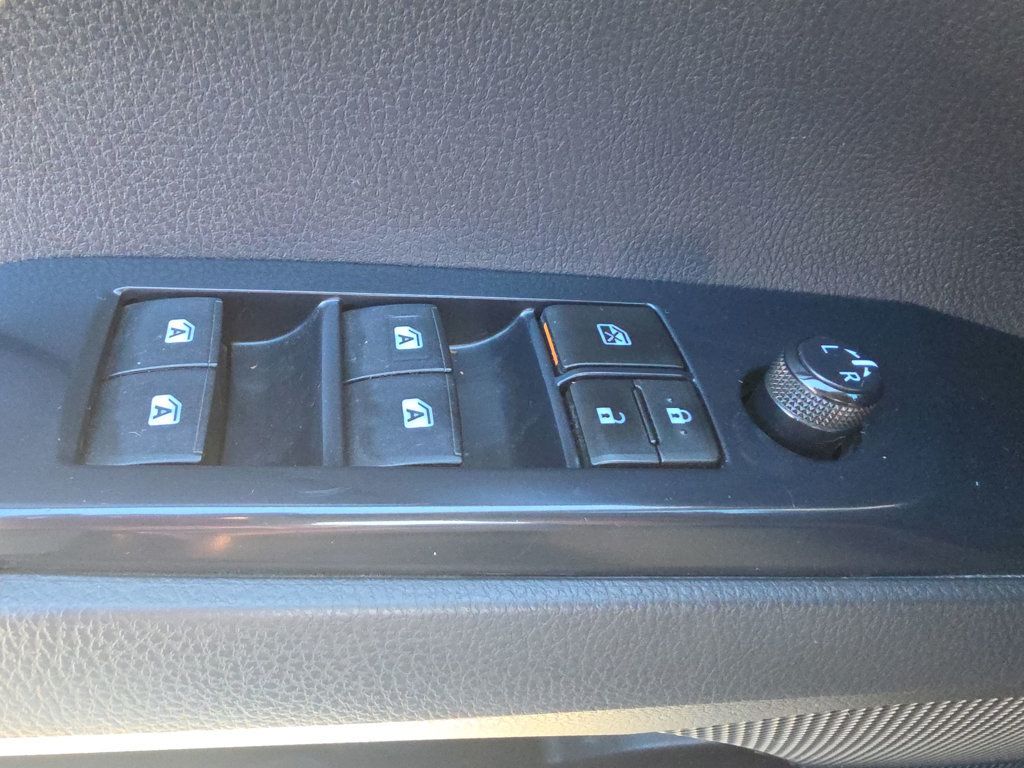 Toyota Camry photo 19