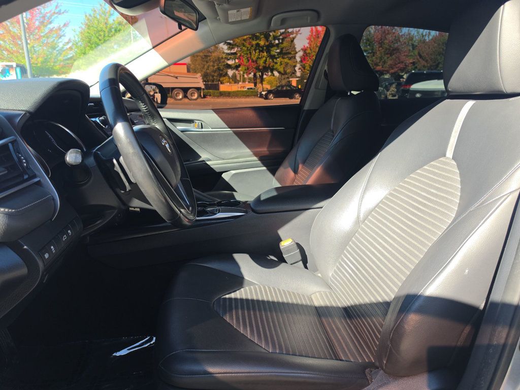 Toyota Camry photo 9