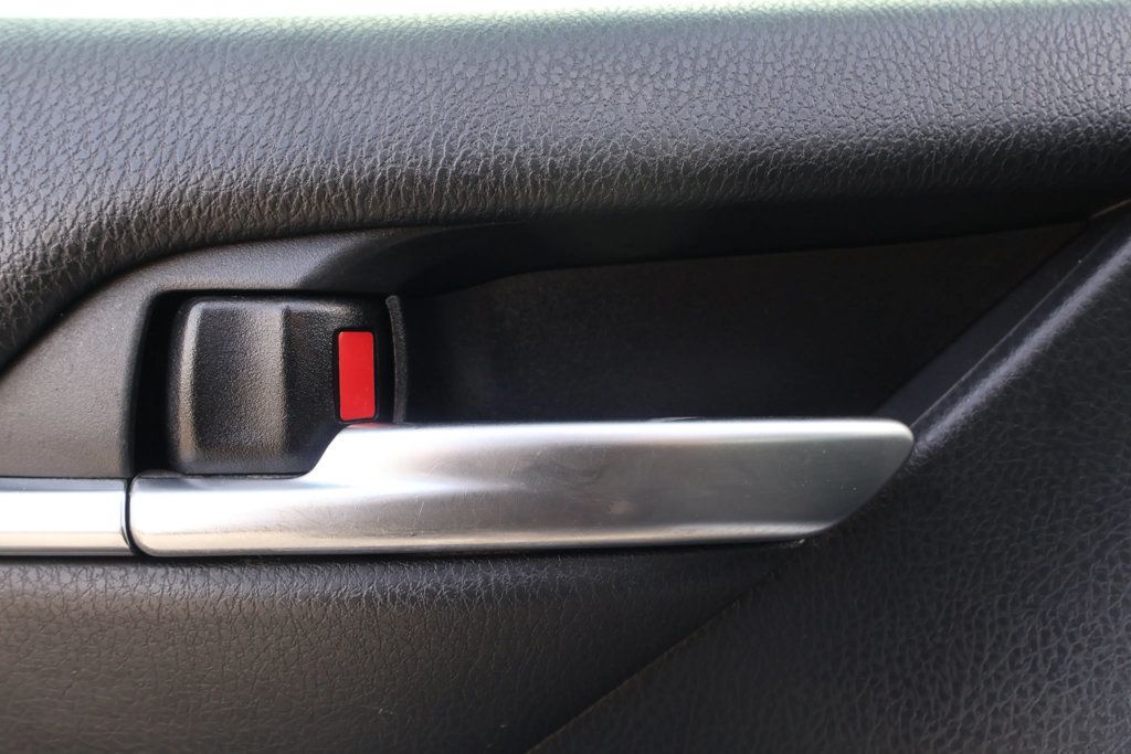 2018 Toyota Camry SE Automatic - 22934481 - 14
