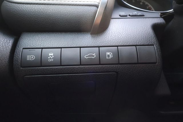 2018 Toyota Camry SE Automatic - 22934481 - 18