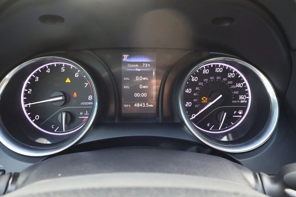 2018 Toyota Camry SE Automatic - 22934481 - 19