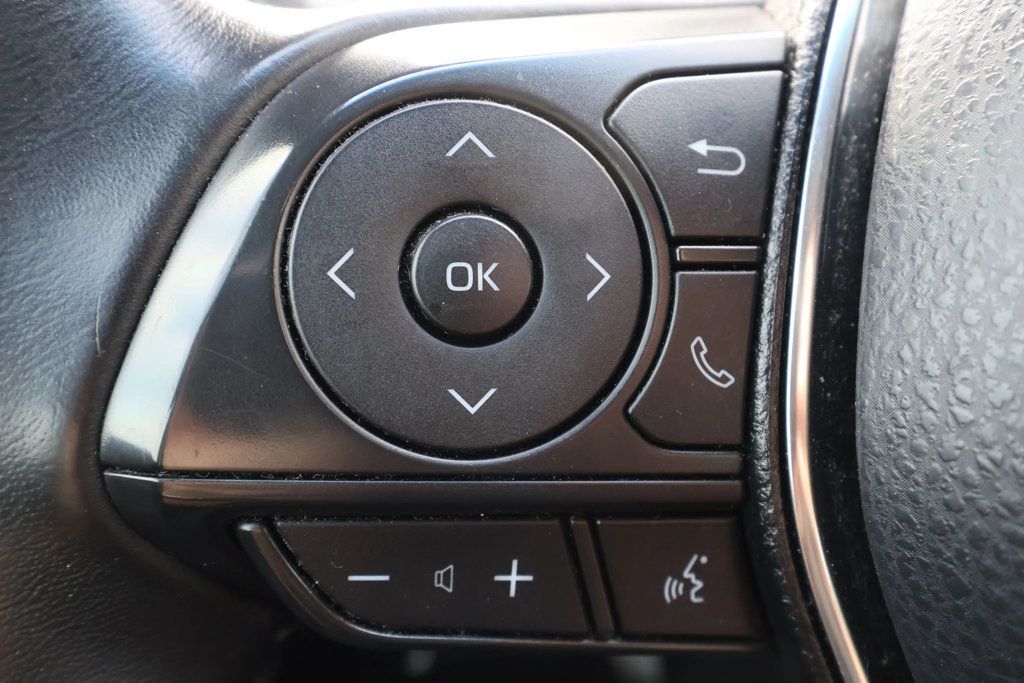 2018 Toyota Camry SE Automatic - 22934481 - 21