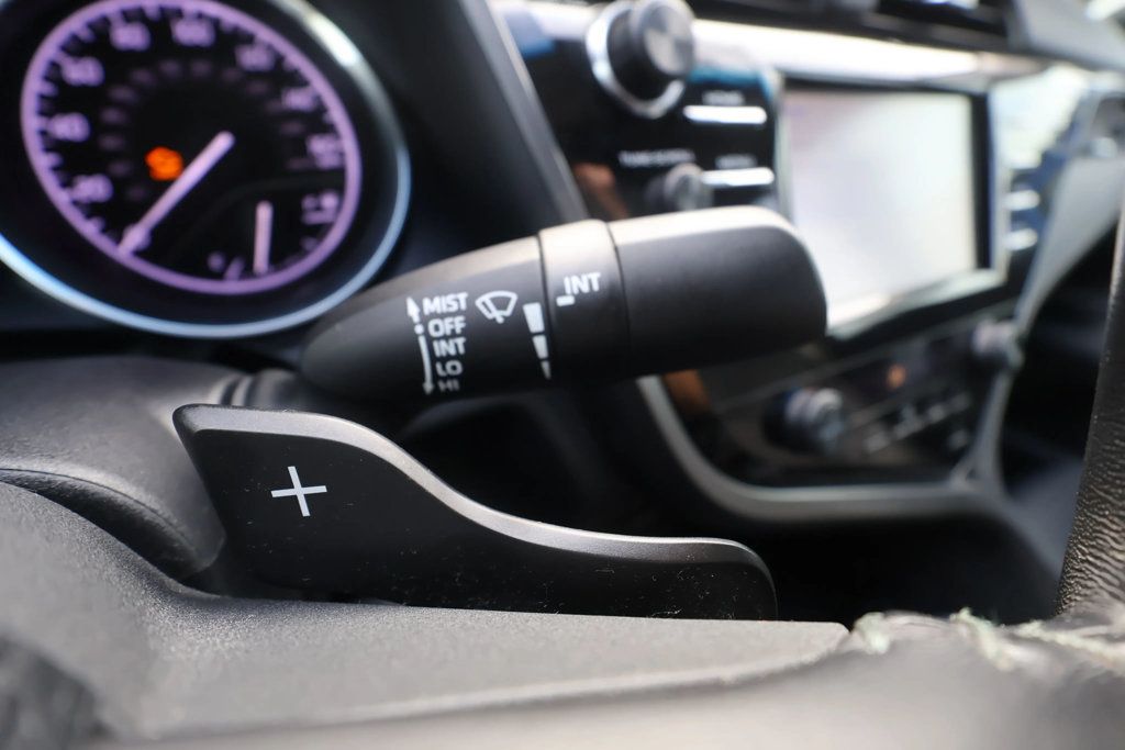 2018 Toyota Camry SE Automatic - 22934481 - 24