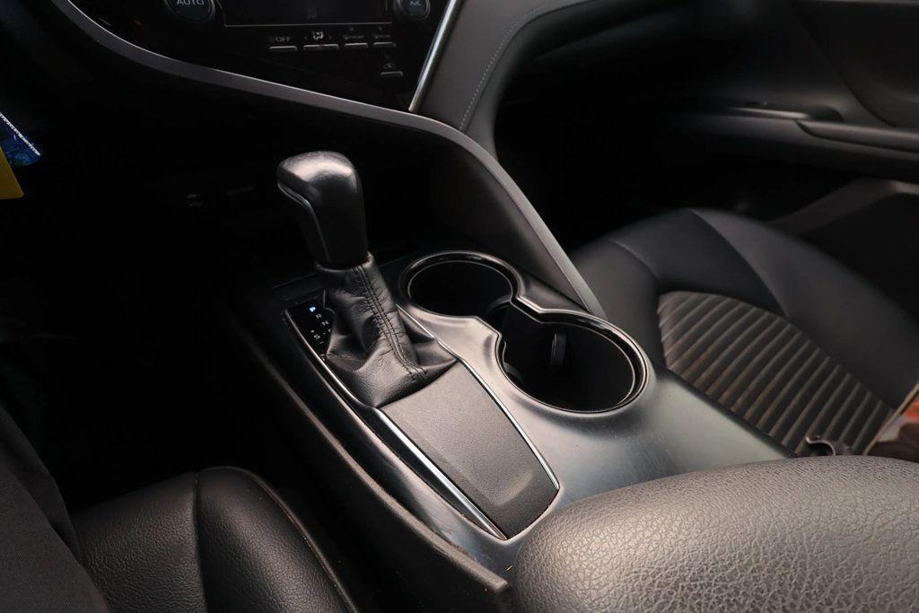 2018 Toyota Camry SE Automatic - 22934481 - 25