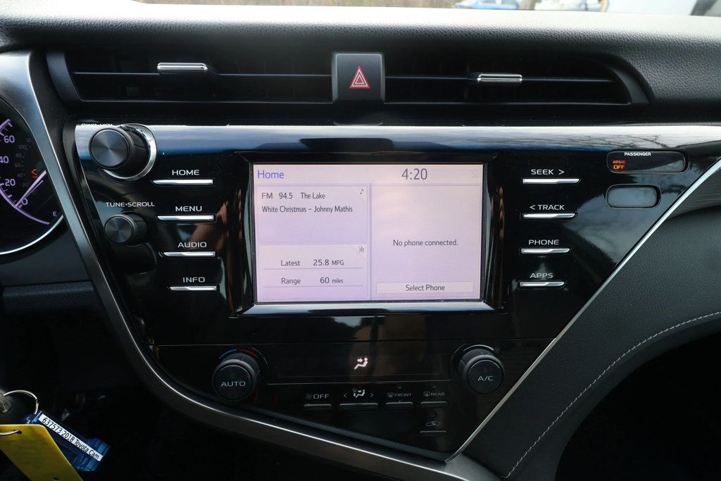 2018 Toyota Camry SE Automatic - 22934481 - 26