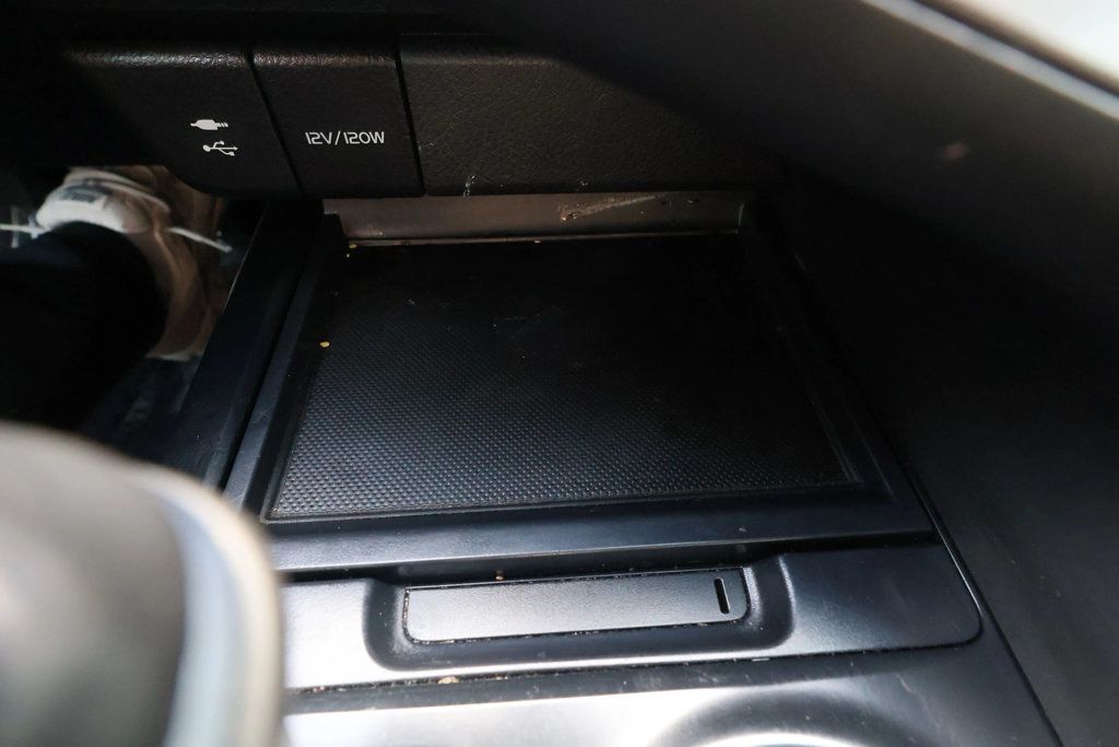 2018 Toyota Camry SE Automatic - 22934481 - 28