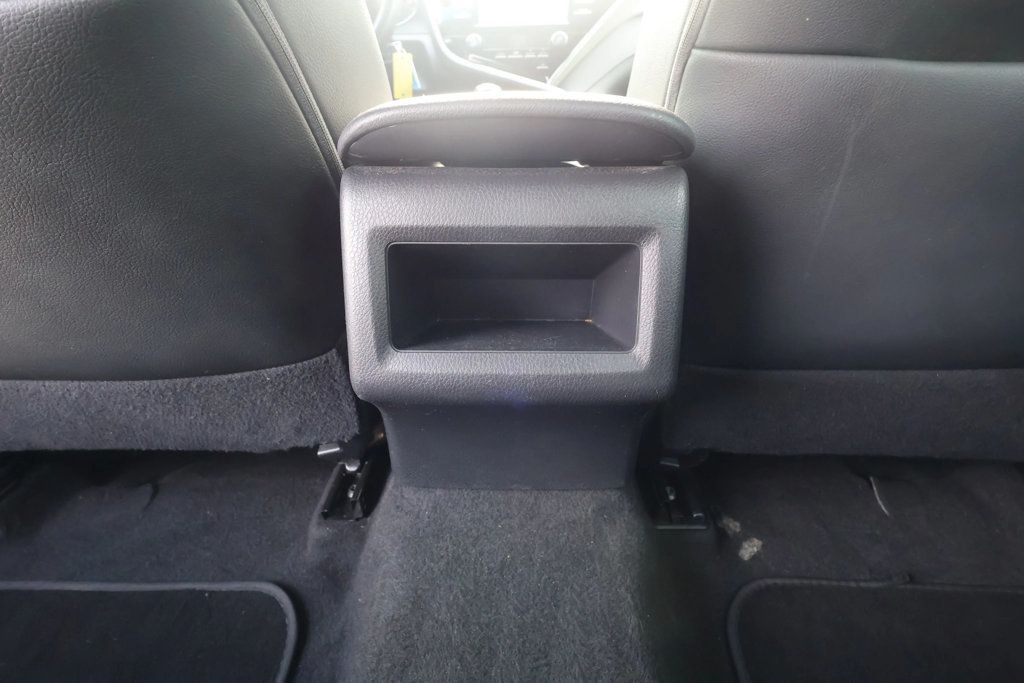 2018 Toyota Camry SE Automatic - 22934481 - 32