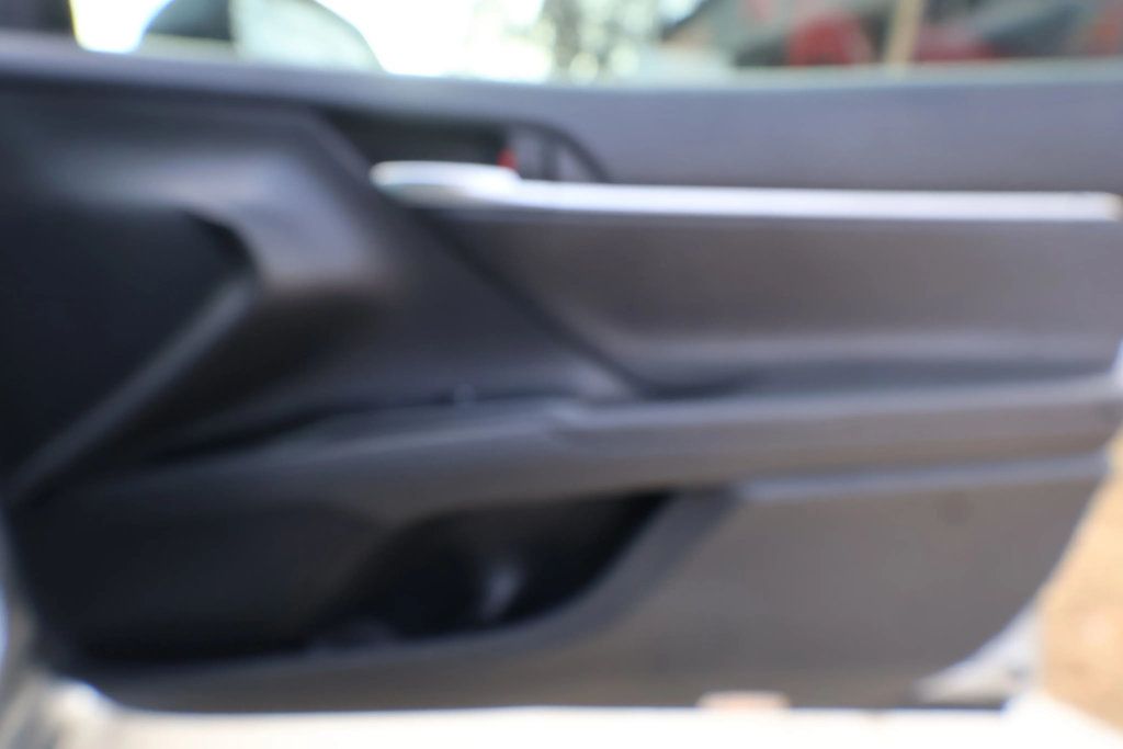 2018 Toyota Camry SE Automatic - 22934481 - 35