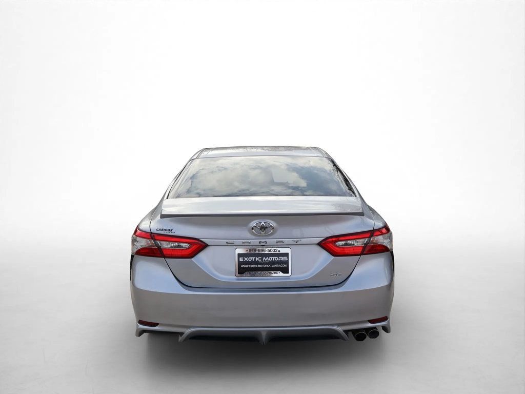 2018 Toyota Camry SE XLE photo 4