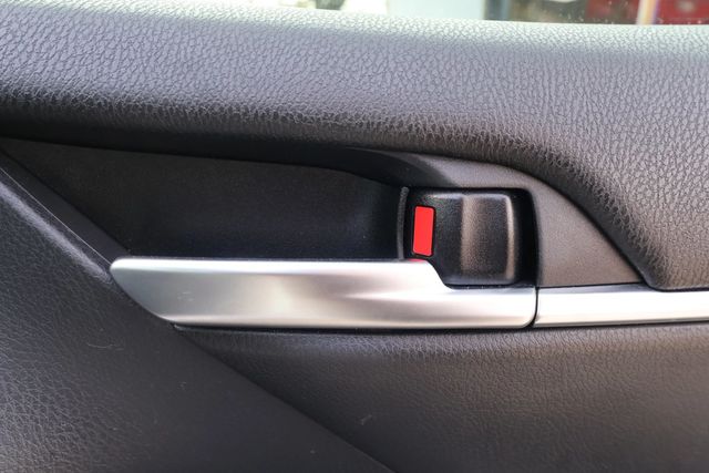 2018 Toyota Camry SE Automatic - 22934481 - 39