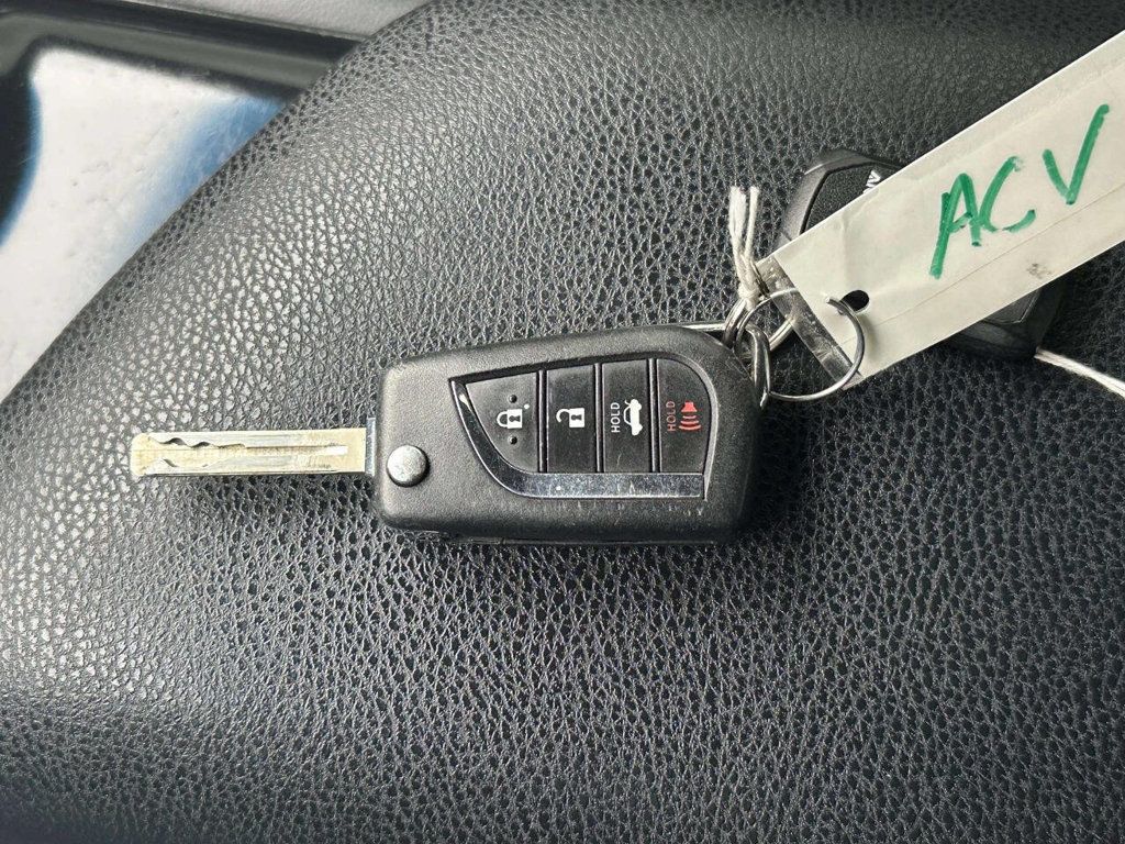 2018 Toyota Camry SE Automatic - 22952519 - 26