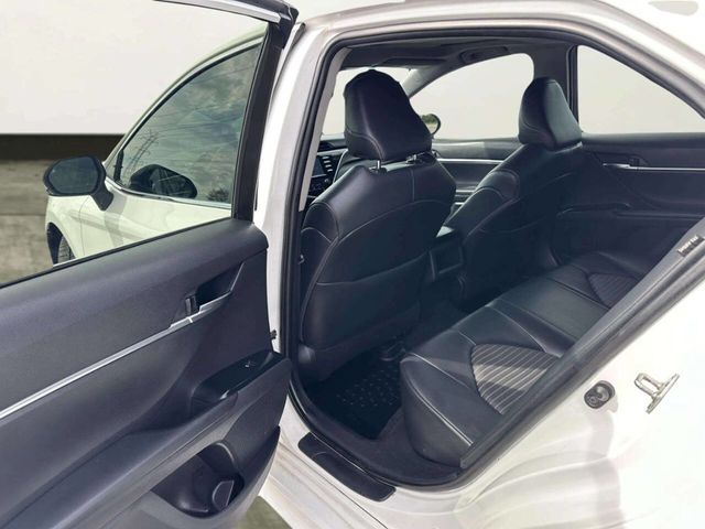 2018 Toyota Camry SE Automatic - 23015333 - 18