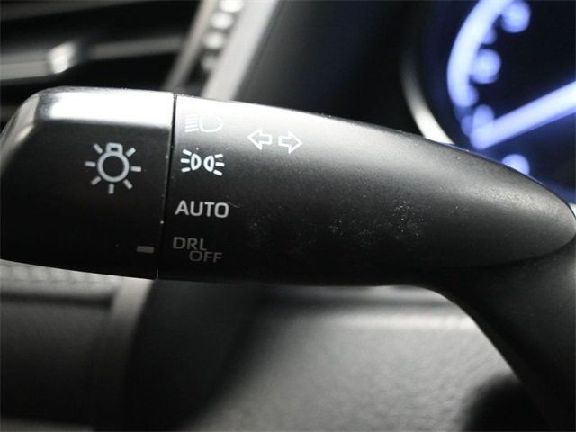 2018 Toyota Camry SE Automatic - 22974697 - 28