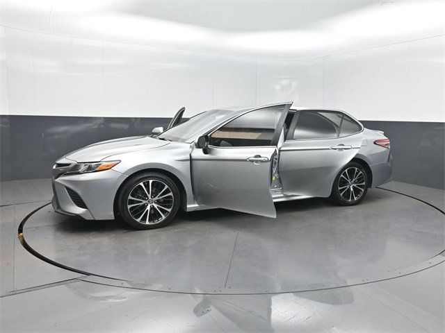 2018 Toyota Camry SE Automatic - 22974697 - 38