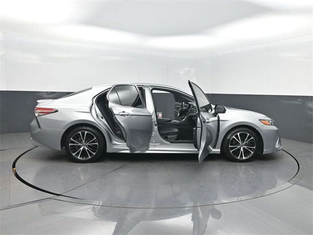 2018 Toyota Camry SE Automatic - 22974697 - 39