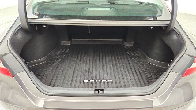 2018 Toyota Camry SE Automatic w/ Moonroof Package - 23027999 - 21