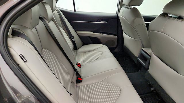 2018 Toyota Camry SE Automatic w/ Moonroof Package - 23027999 - 22