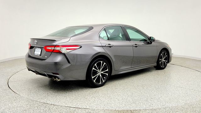 2018 Toyota Camry SE Automatic w/ Moonroof Package - 23027999 - 4