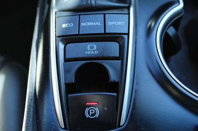 2018 Toyota Camry XSE Automatic - 23068946 - 17