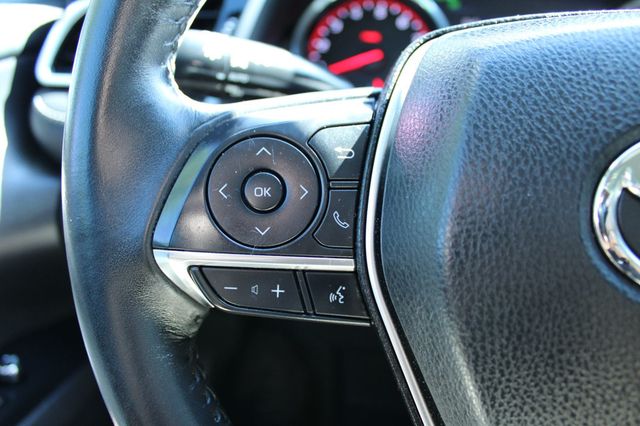 2018 Toyota Camry XSE Automatic - 23068946 - 19