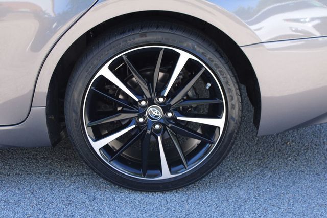 2018 Toyota Camry XSE Automatic - 23068946 - 33