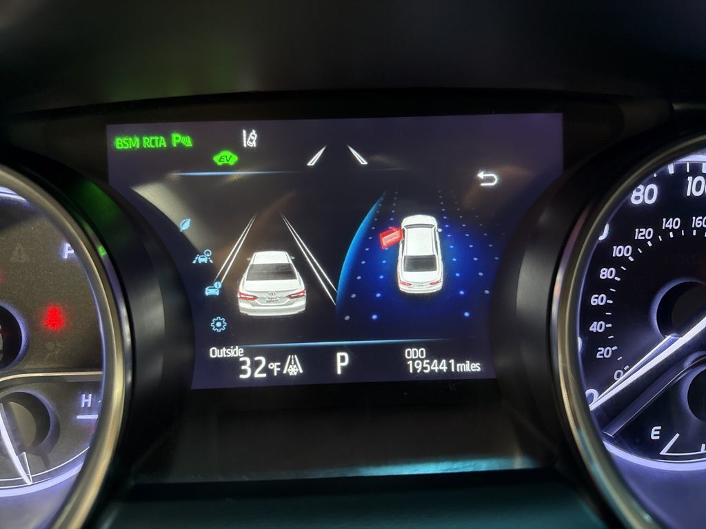 2018 Toyota Camry Hybrid  - 22987323 - 13