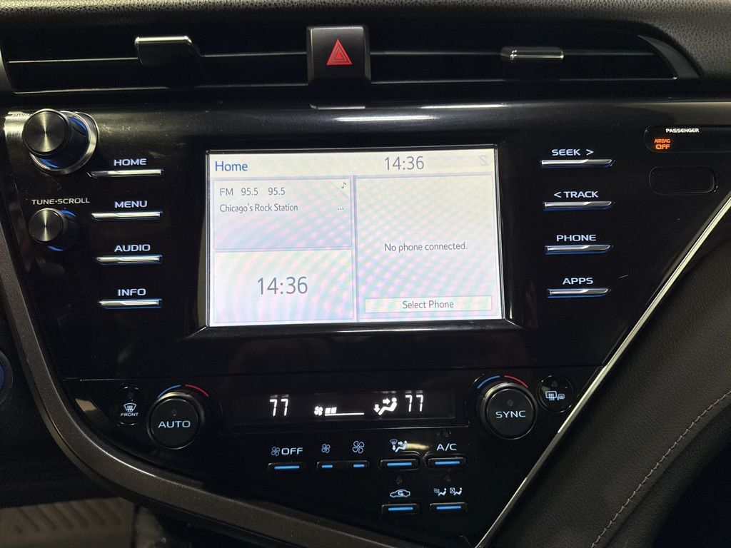 2018 Toyota Camry Hybrid  - 22987323 - 14